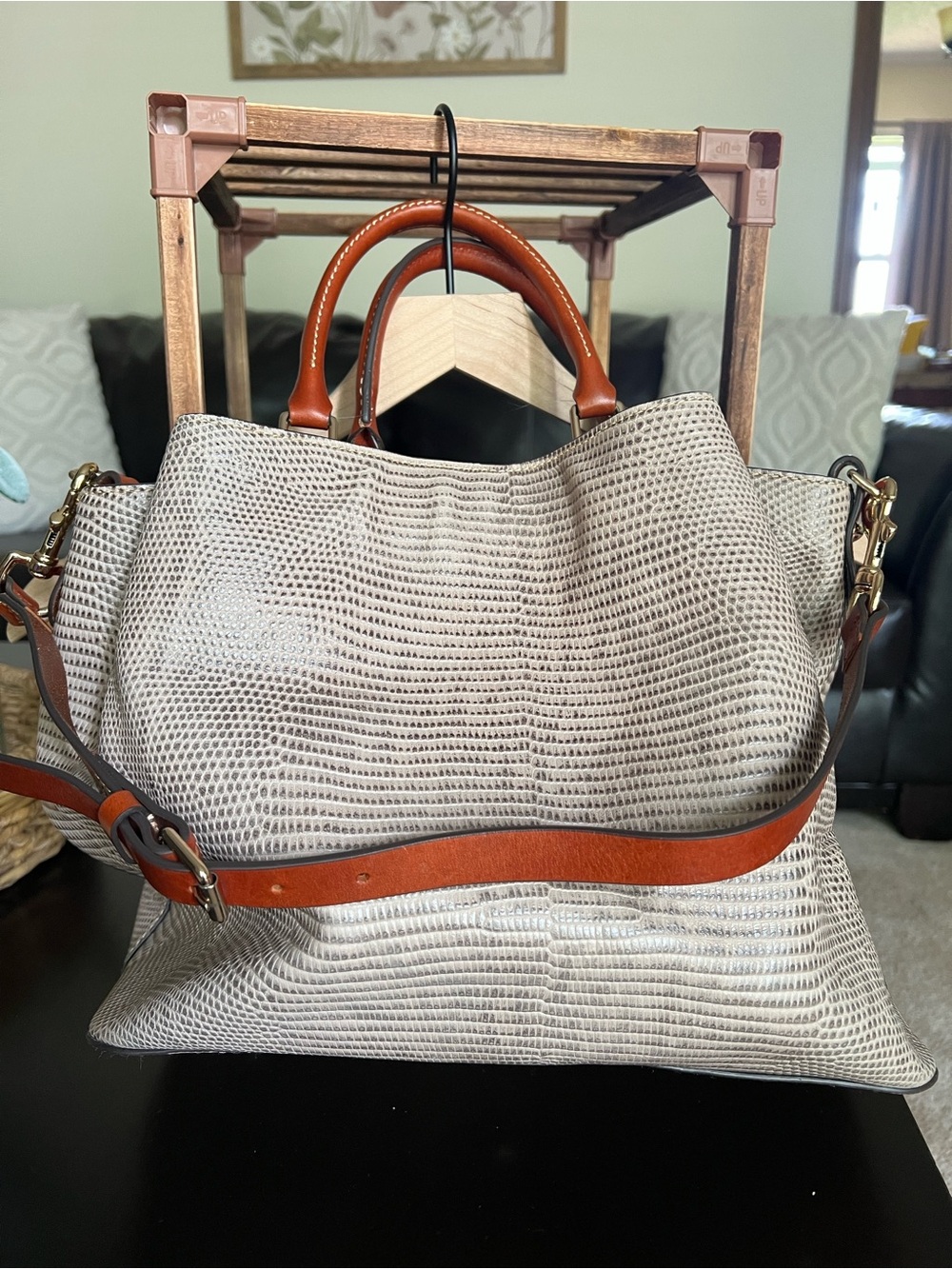 Dooney & Bourke Cream Large Barlow bag - Picture 3 of 7